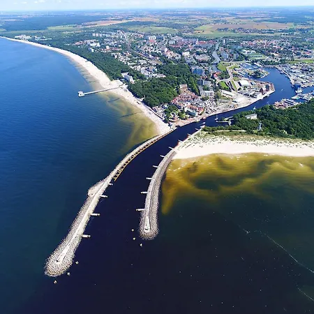 W Porcie Latarnia Morska Plaza Molo W Zasiegu Reki